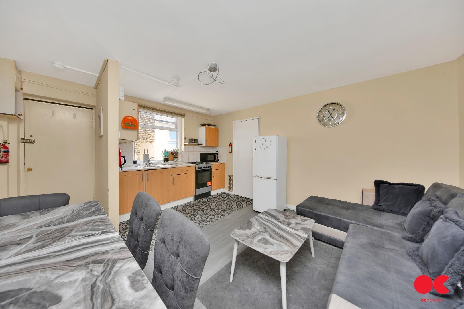 2 bed flat to rent in North Birkbeck Road, Leytonstone  - Property Image 2