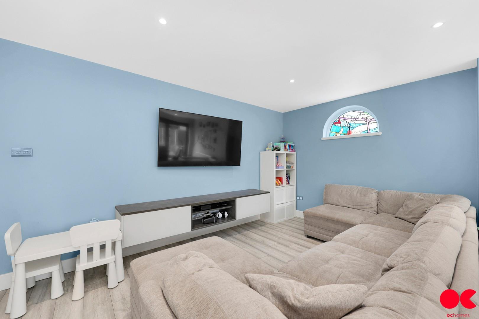5 bed detached house for sale in Manor Crescent, Hornchurch  - Property Image 31