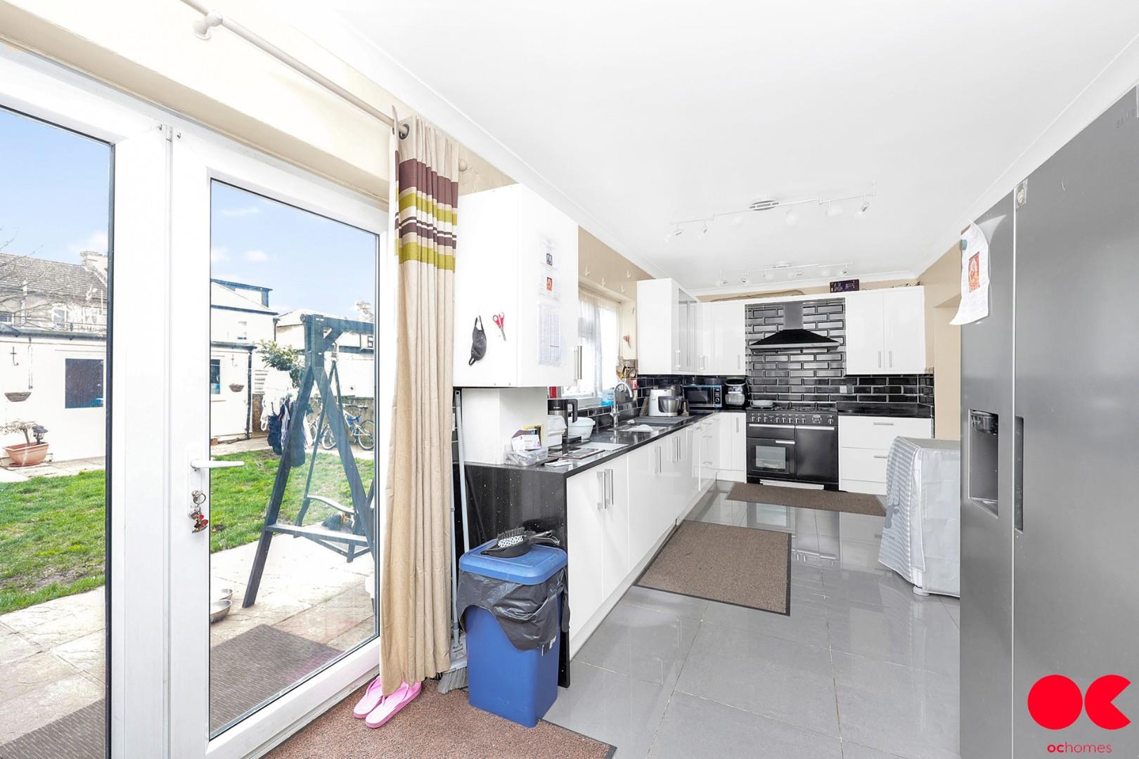 4 bed terraced house for sale in Norfolk Road, Seven Kings  - Property Image 19