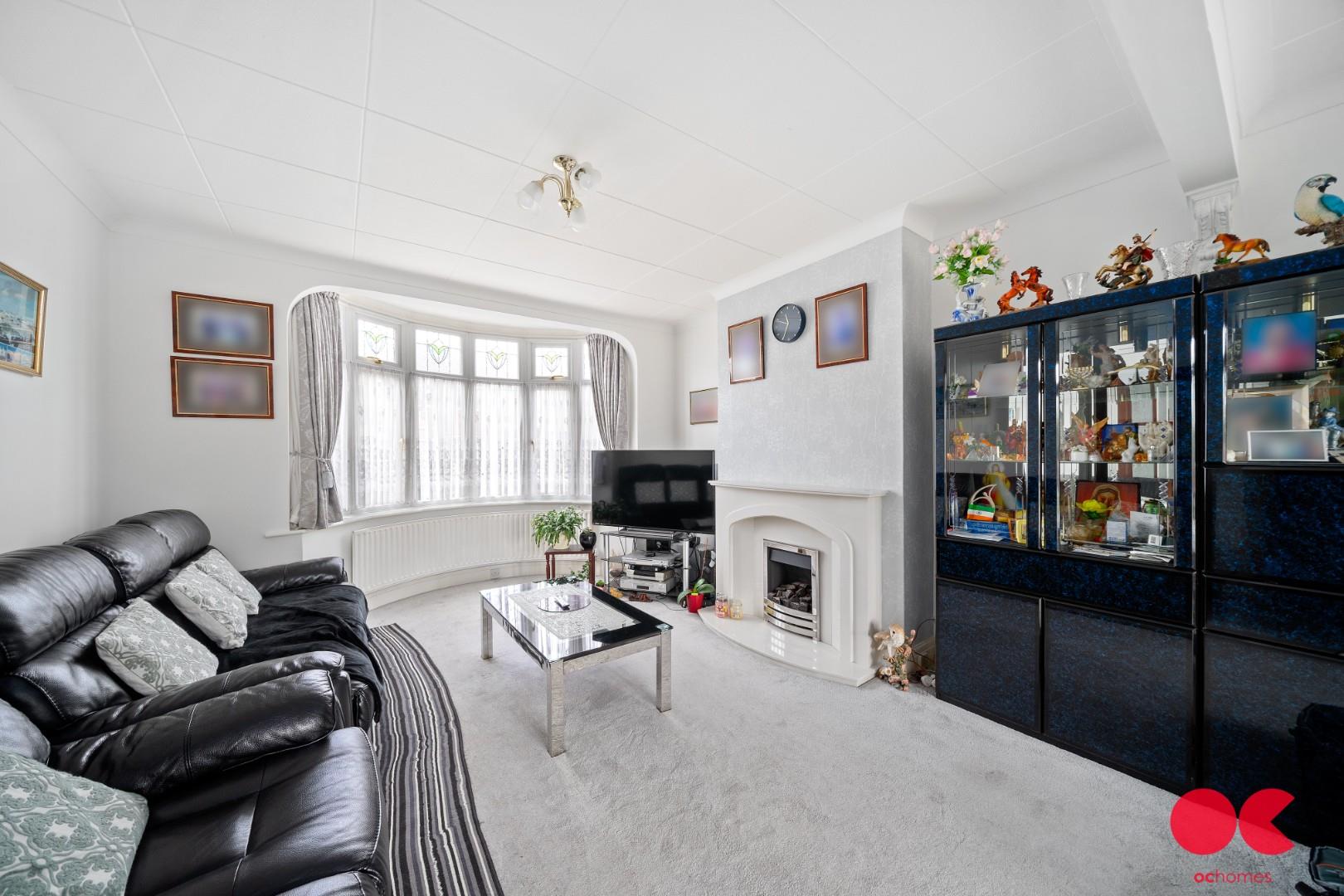 5 bed end of terrace house for sale in Westrow Drive, Barking  - Property Image 3