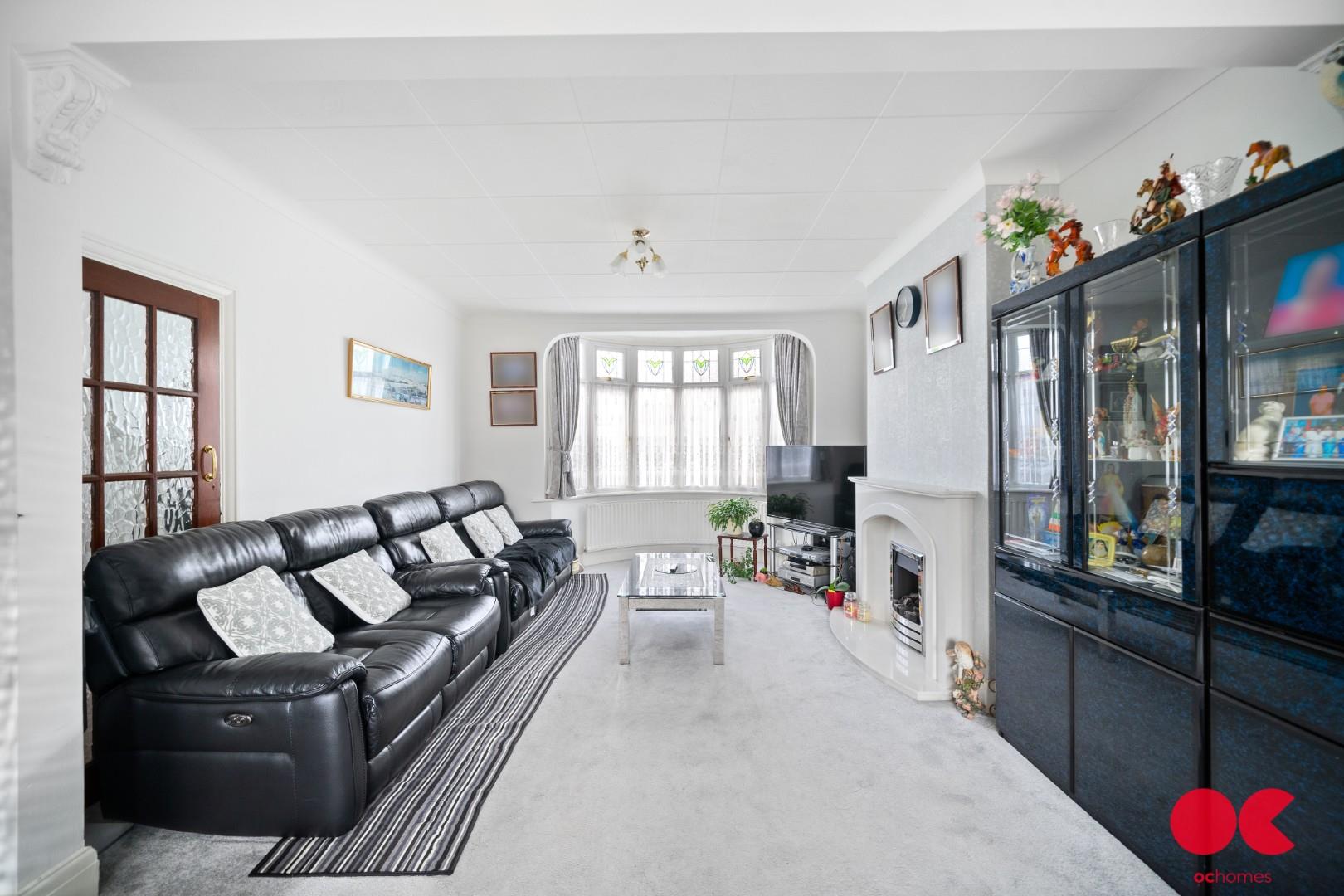 5 bed end of terrace house for sale in Westrow Drive, Barking  - Property Image 8