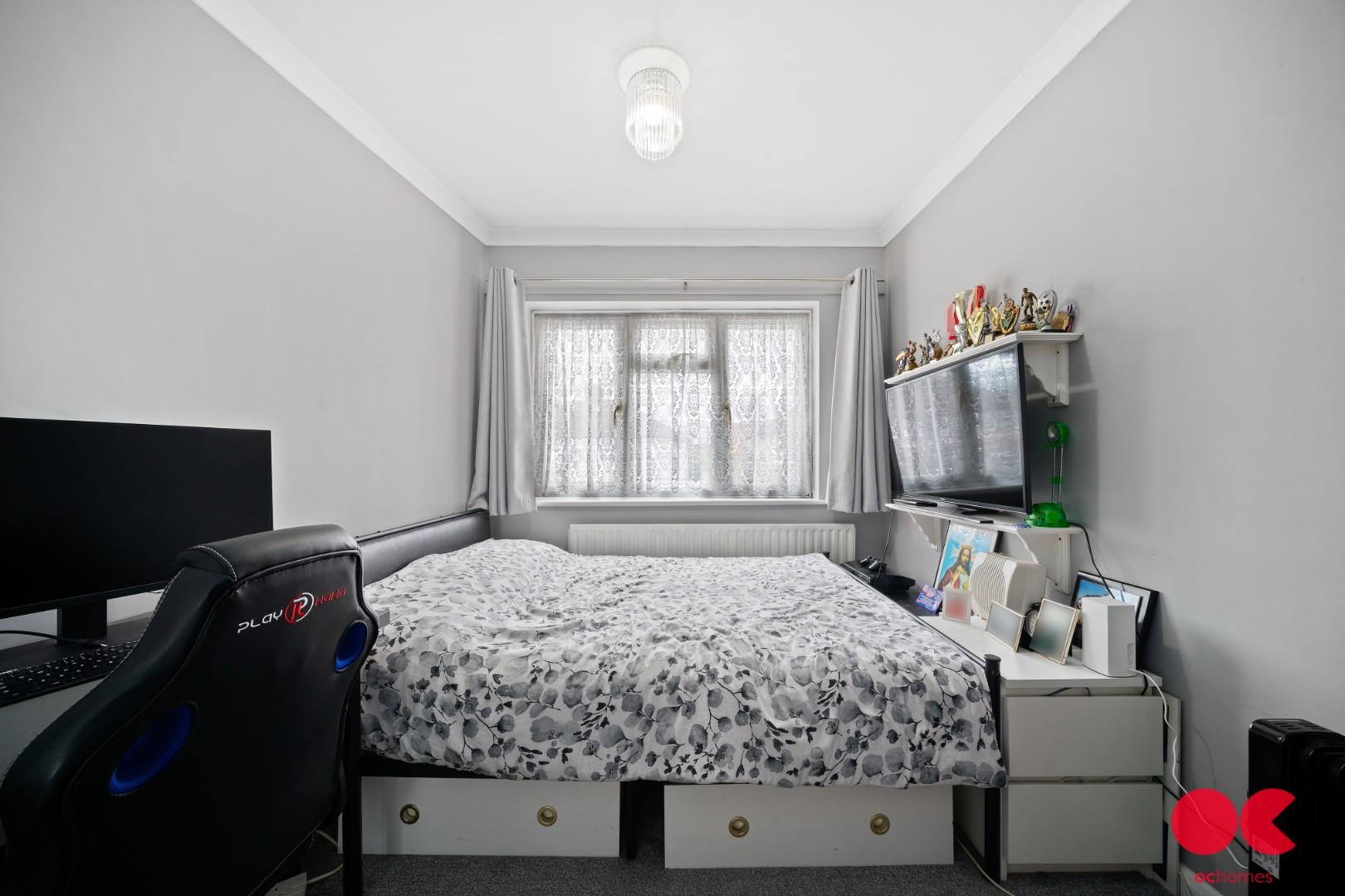 5 bed end of terrace house for sale in Westrow Drive, Barking  - Property Image 31