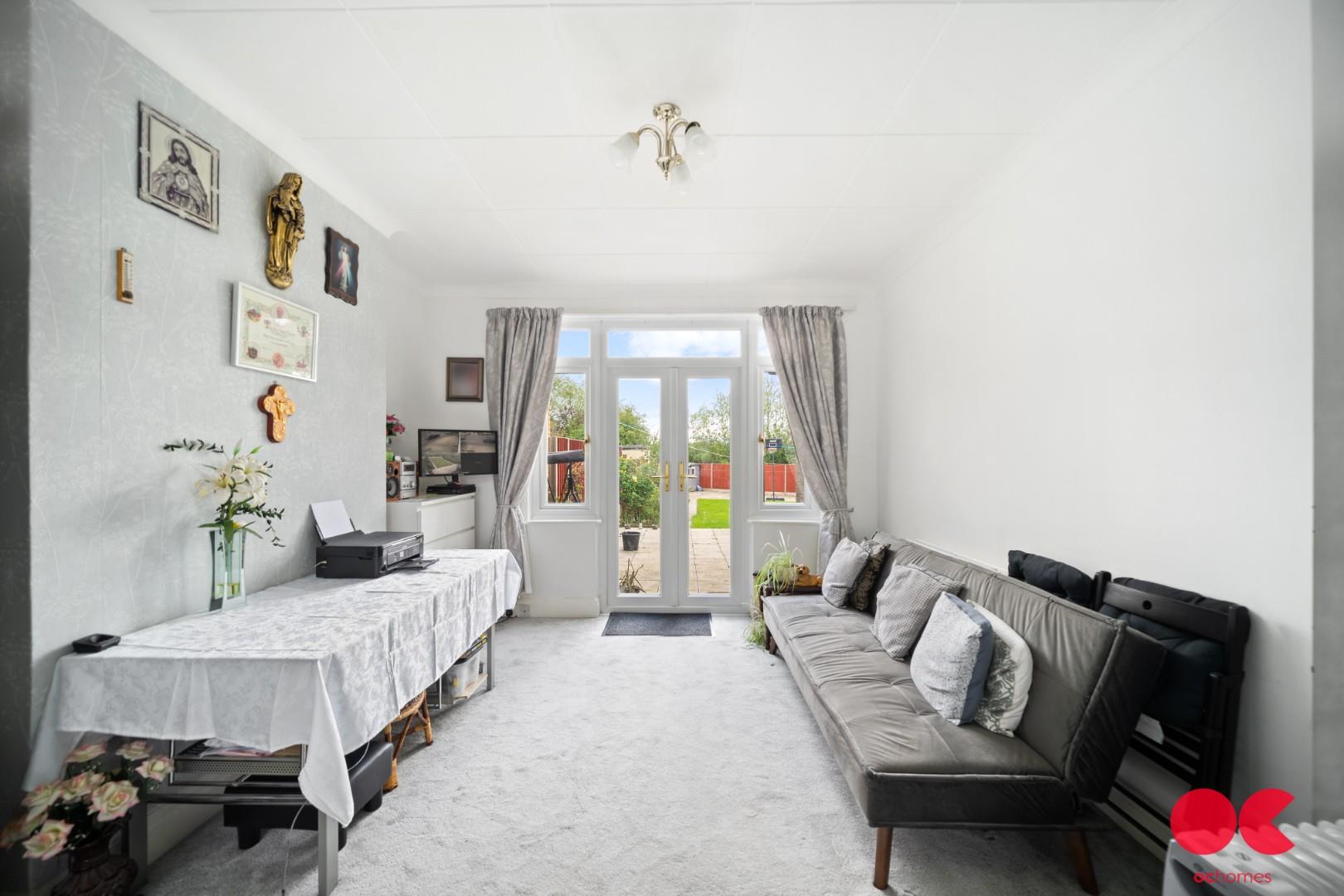 5 bed end of terrace house for sale in Westrow Drive, Barking  - Property Image 5