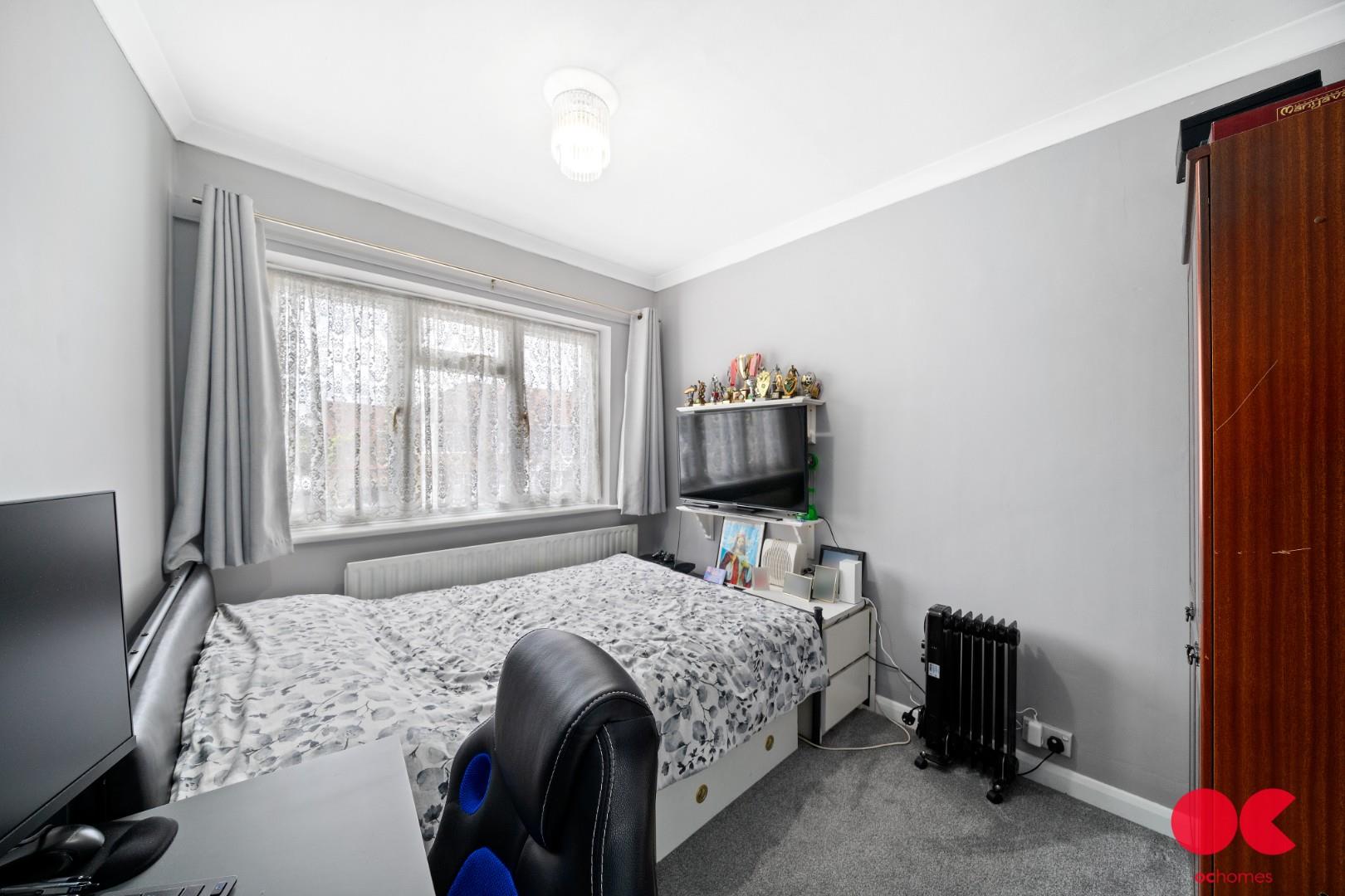 5 bed end of terrace house for sale in Westrow Drive, Barking  - Property Image 10