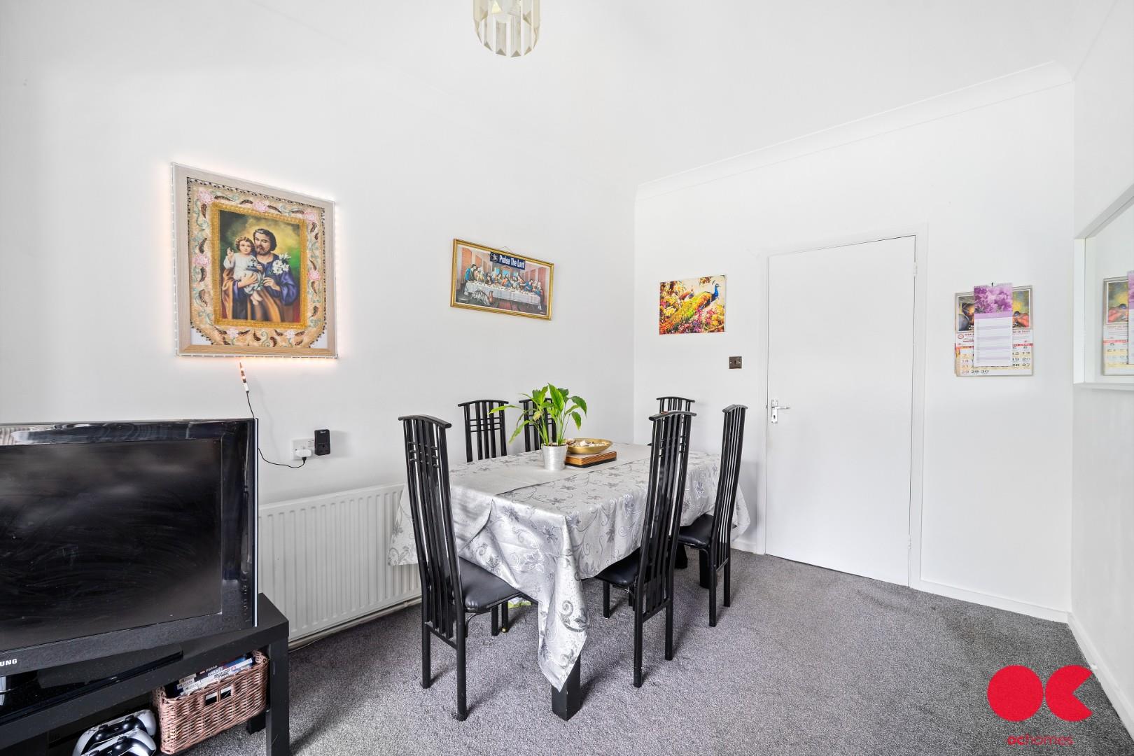 5 bed end of terrace house for sale in Westrow Drive, Barking  - Property Image 6