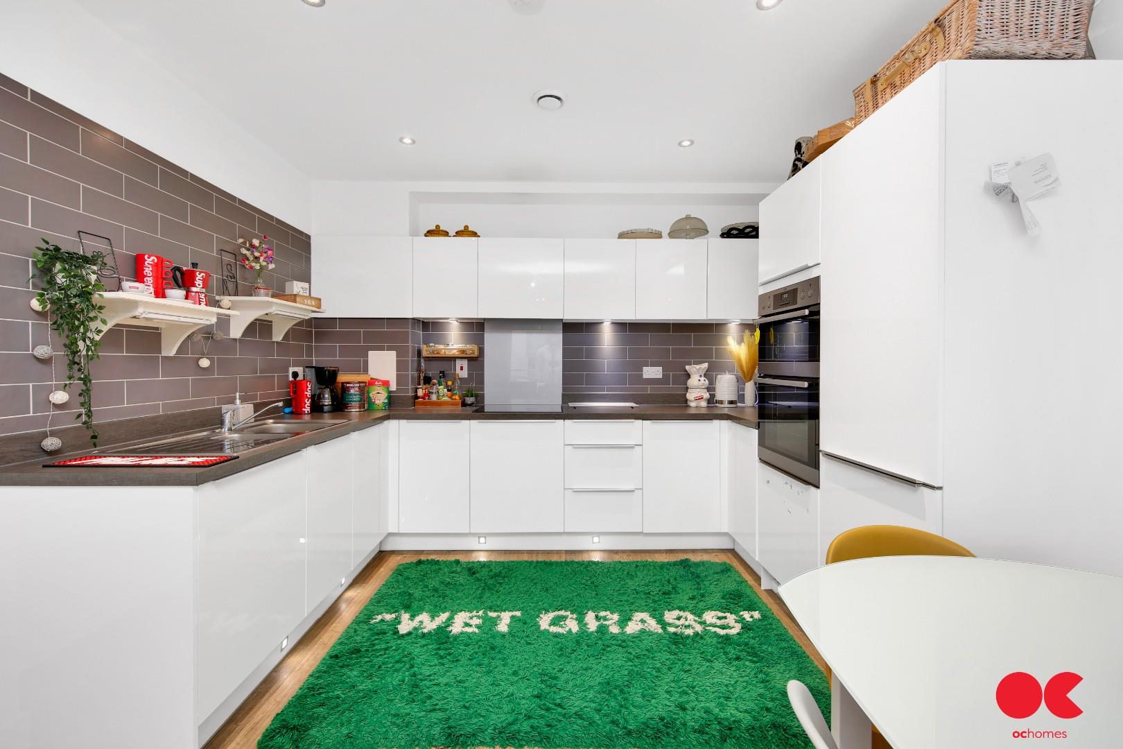 2 bed flat for sale in Hoffmans Road, Walthamstow  - Property Image 2