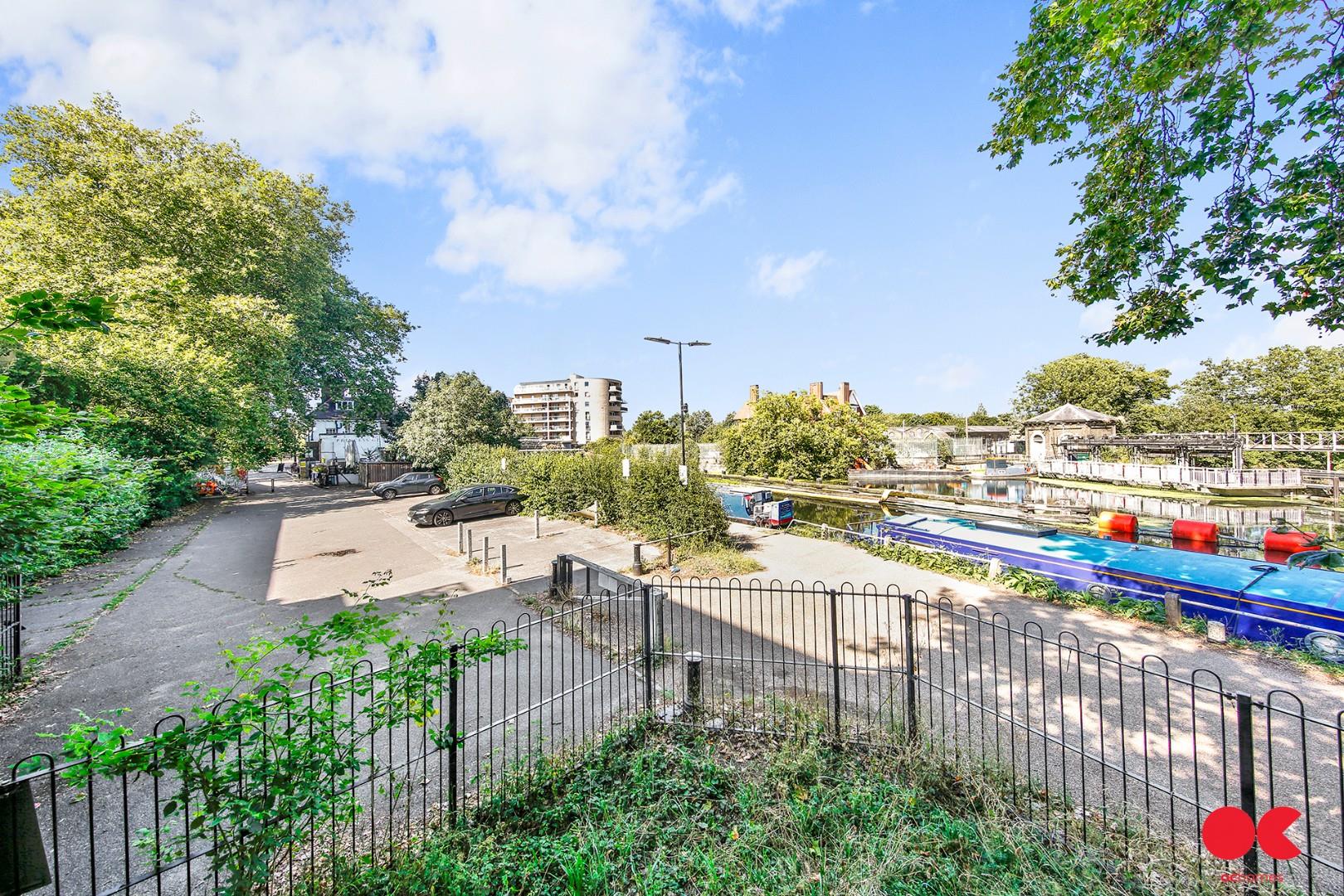 2 bed flat for sale in Lea Bridge Road, Hackney  - Property Image 29