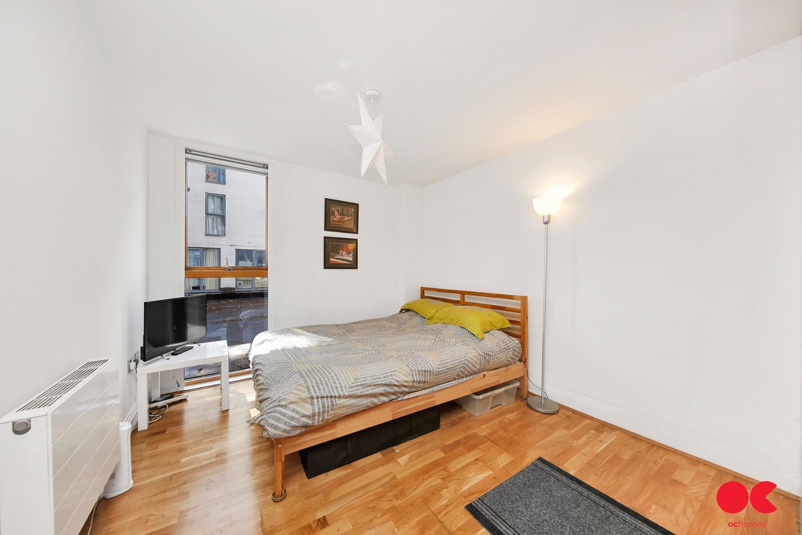 2 bed flat for sale in Lea Bridge Road, Hackney  - Property Image 3