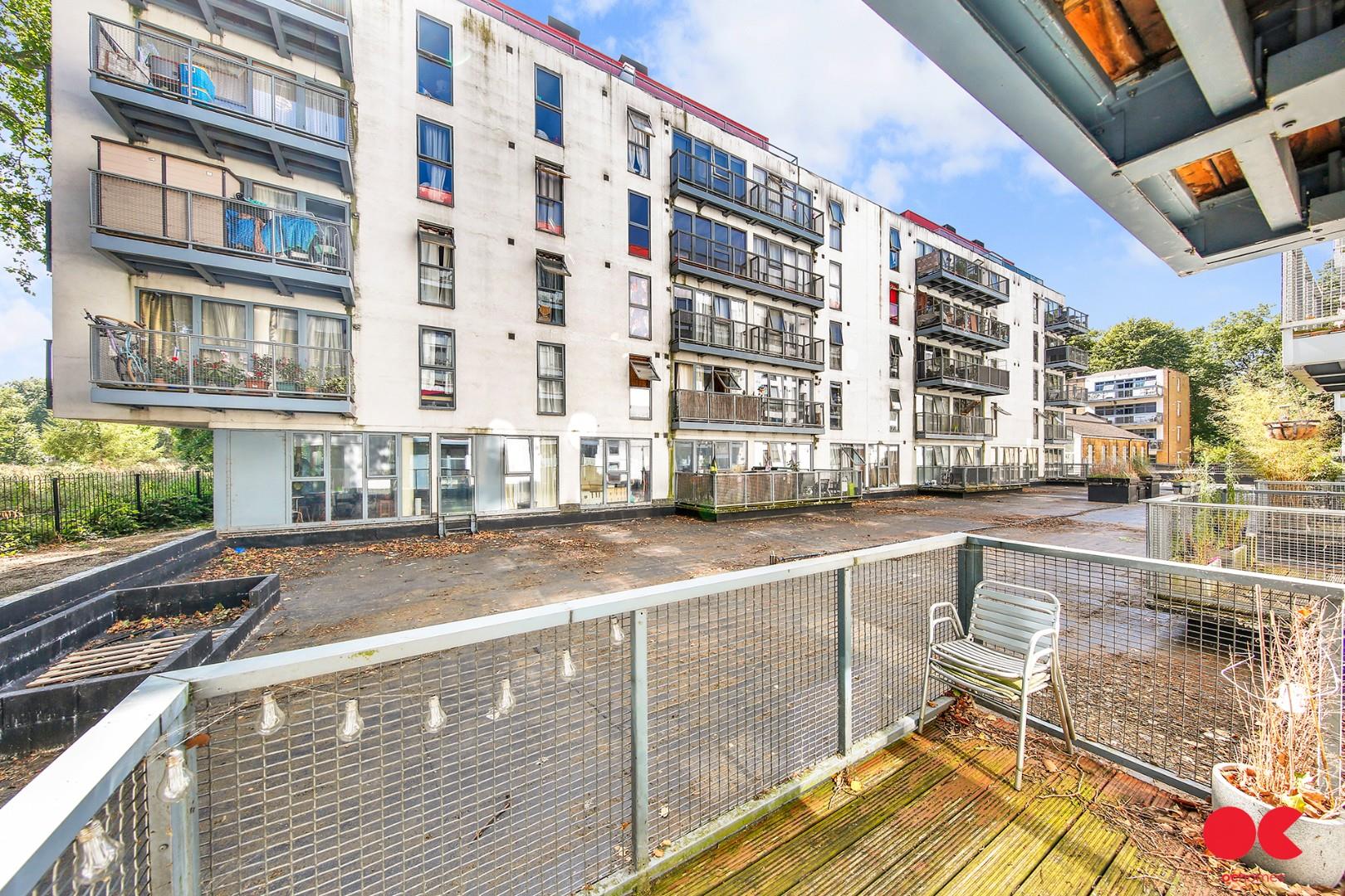 2 bed flat for sale in Lea Bridge Road, Hackney  - Property Image 9