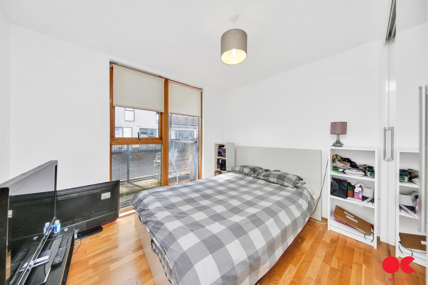 2 bed flat for sale in Lea Bridge Road, Hackney  - Property Image 5