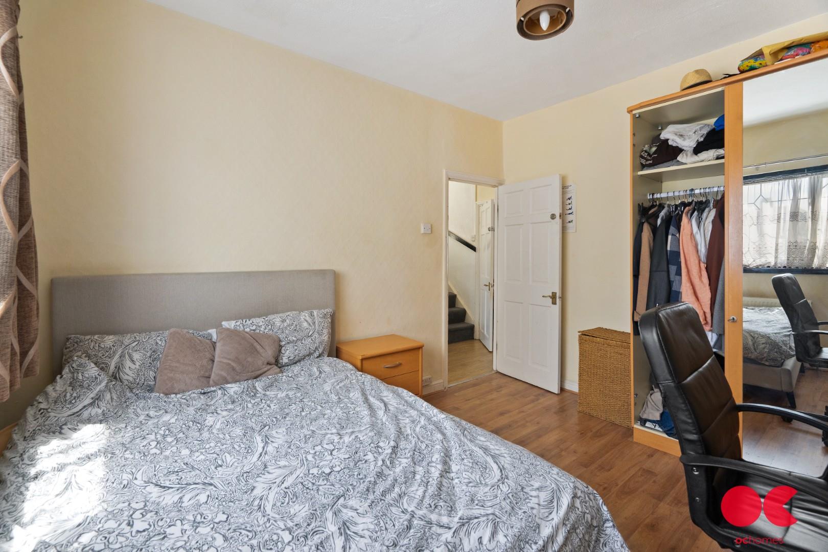 3 bed terraced house for sale in Martley Drive, Gants Hill  - Property Image 29