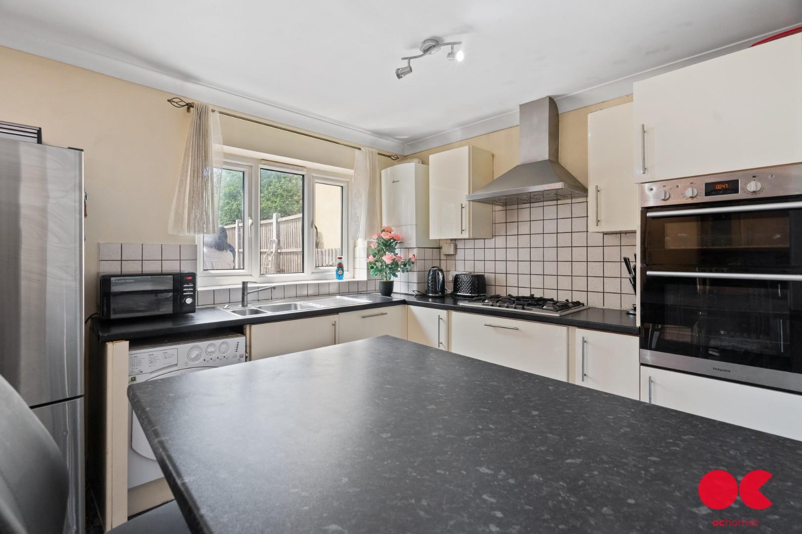 3 bed terraced house for sale in Martley Drive, Gants Hill  - Property Image 24
