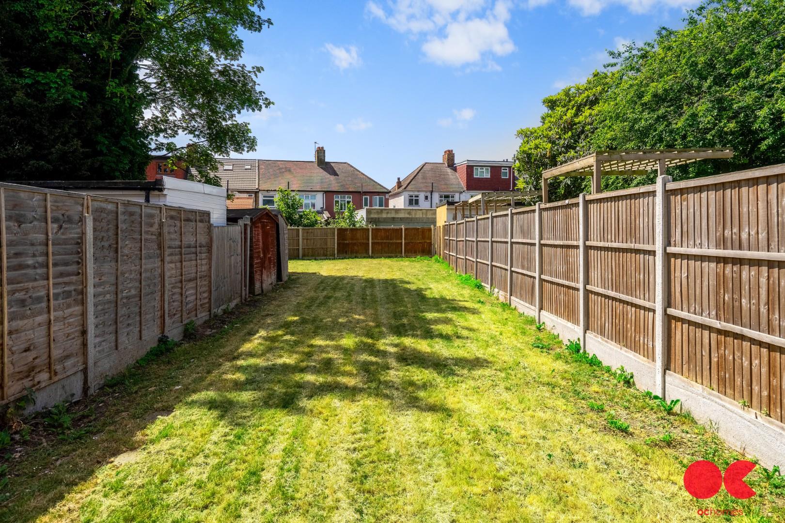 3 bed terraced house for sale in Martley Drive, Gants Hill  - Property Image 4