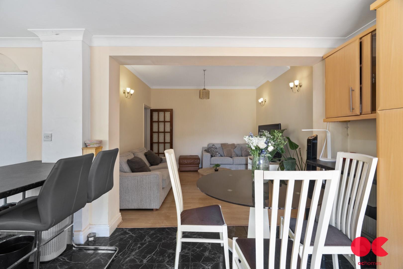 3 bed terraced house for sale in Martley Drive, Gants Hill  - Property Image 23