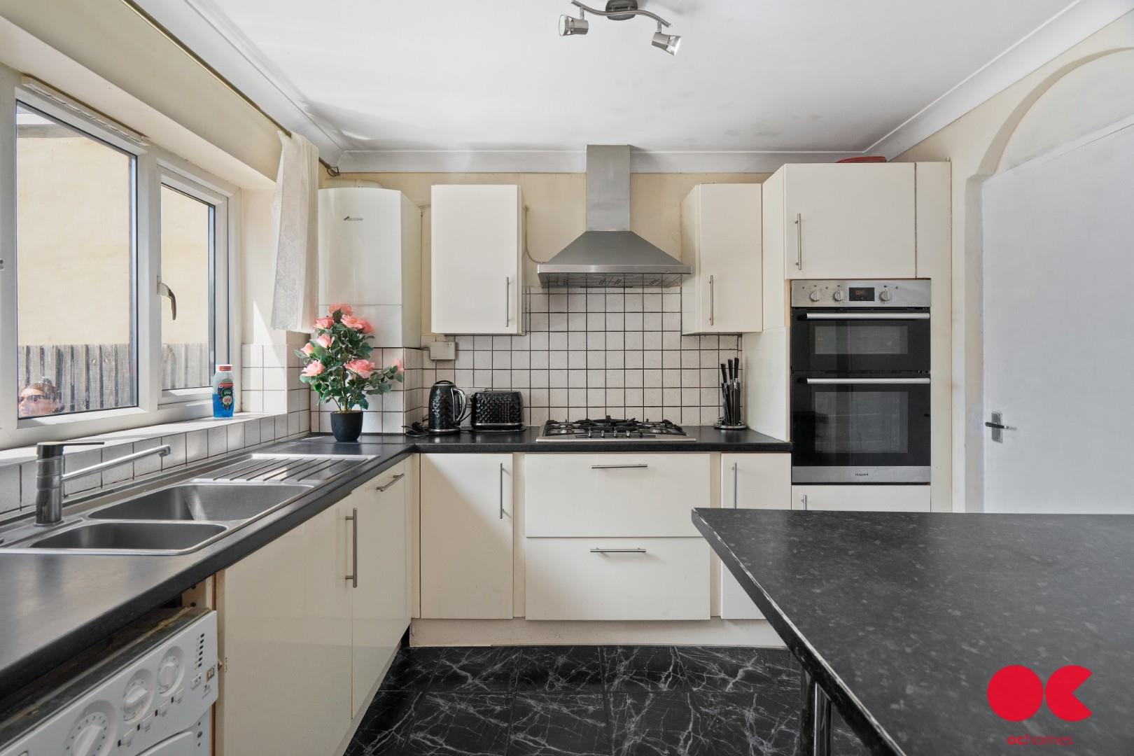 3 bed terraced house for sale in Martley Drive, Gants Hill  - Property Image 3