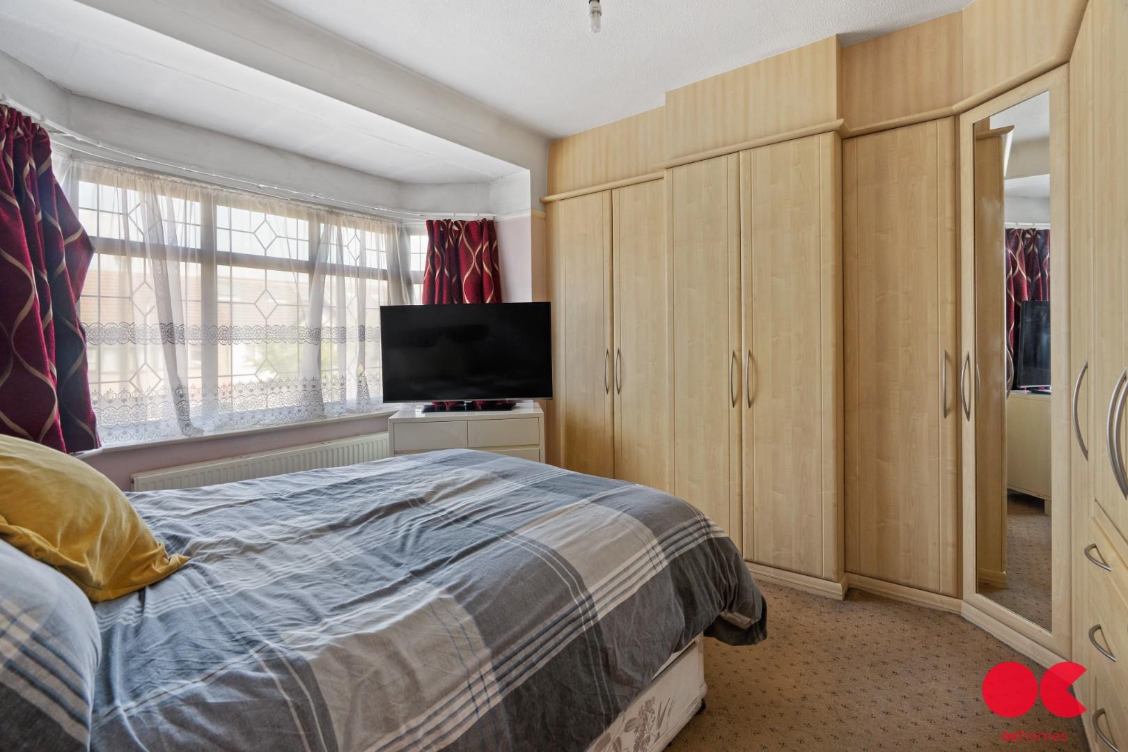 3 bed terraced house for sale in Martley Drive, Gants Hill  - Property Image 27