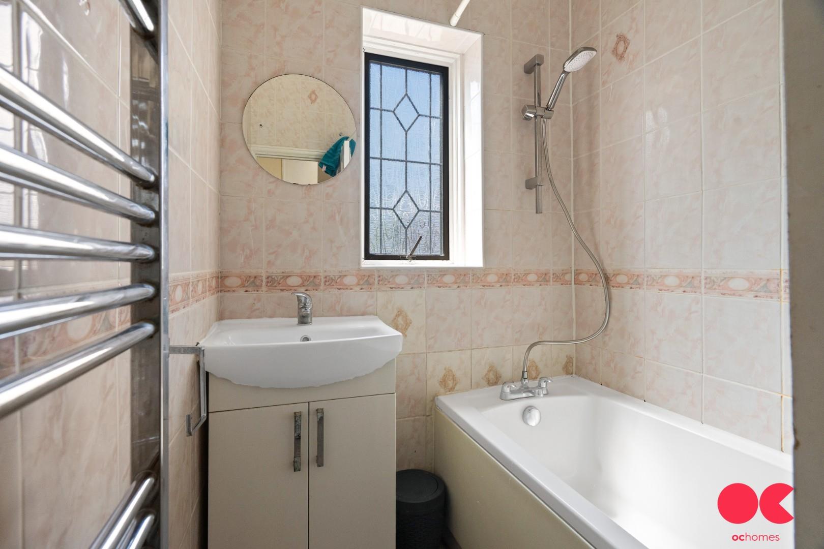 3 bed terraced house for sale in Martley Drive, Gants Hill  - Property Image 8