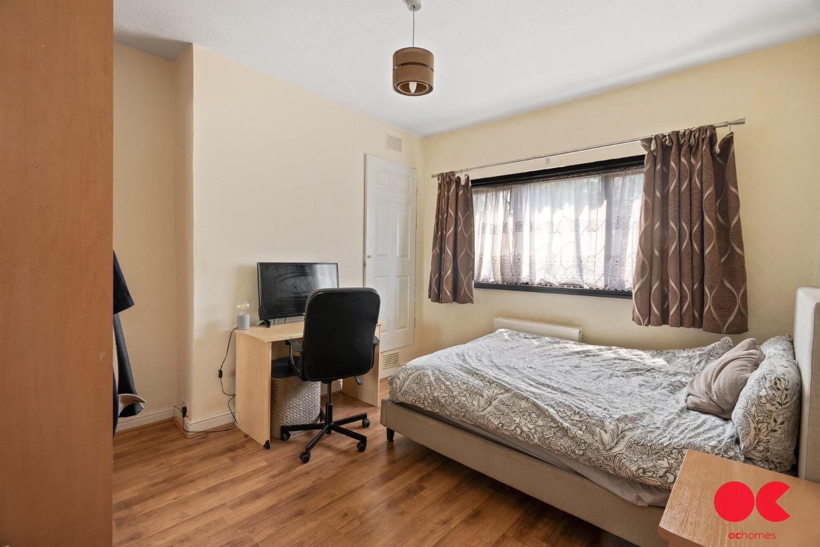 3 bed terraced house for sale in Martley Drive, Gants Hill  - Property Image 7