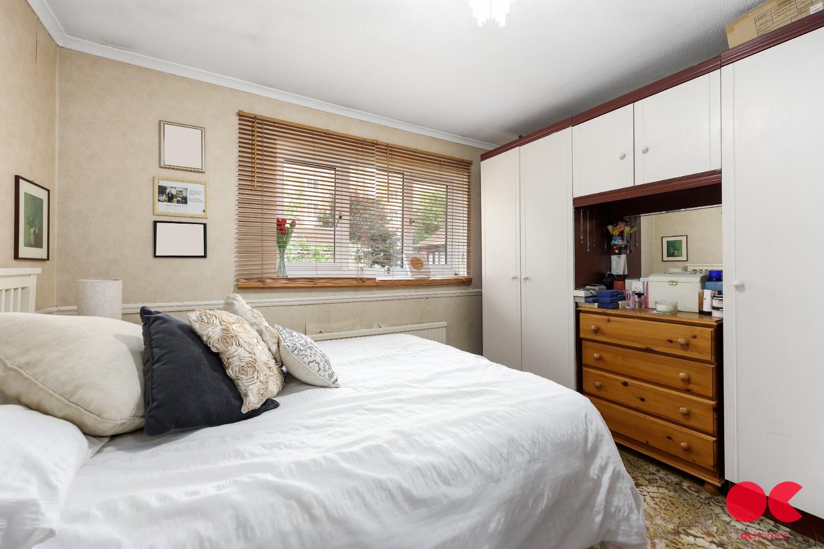 3 bed terraced house for sale in Finnis Street, Bethnal Green  - Property Image 4