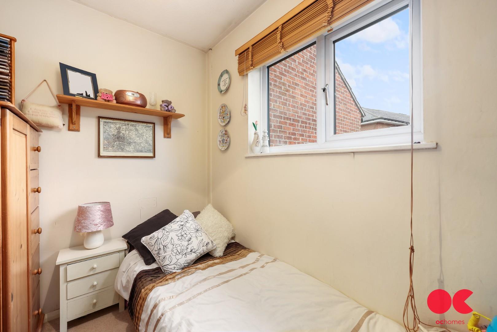 3 bed terraced house for sale in Finnis Street, Bethnal Green  - Property Image 8