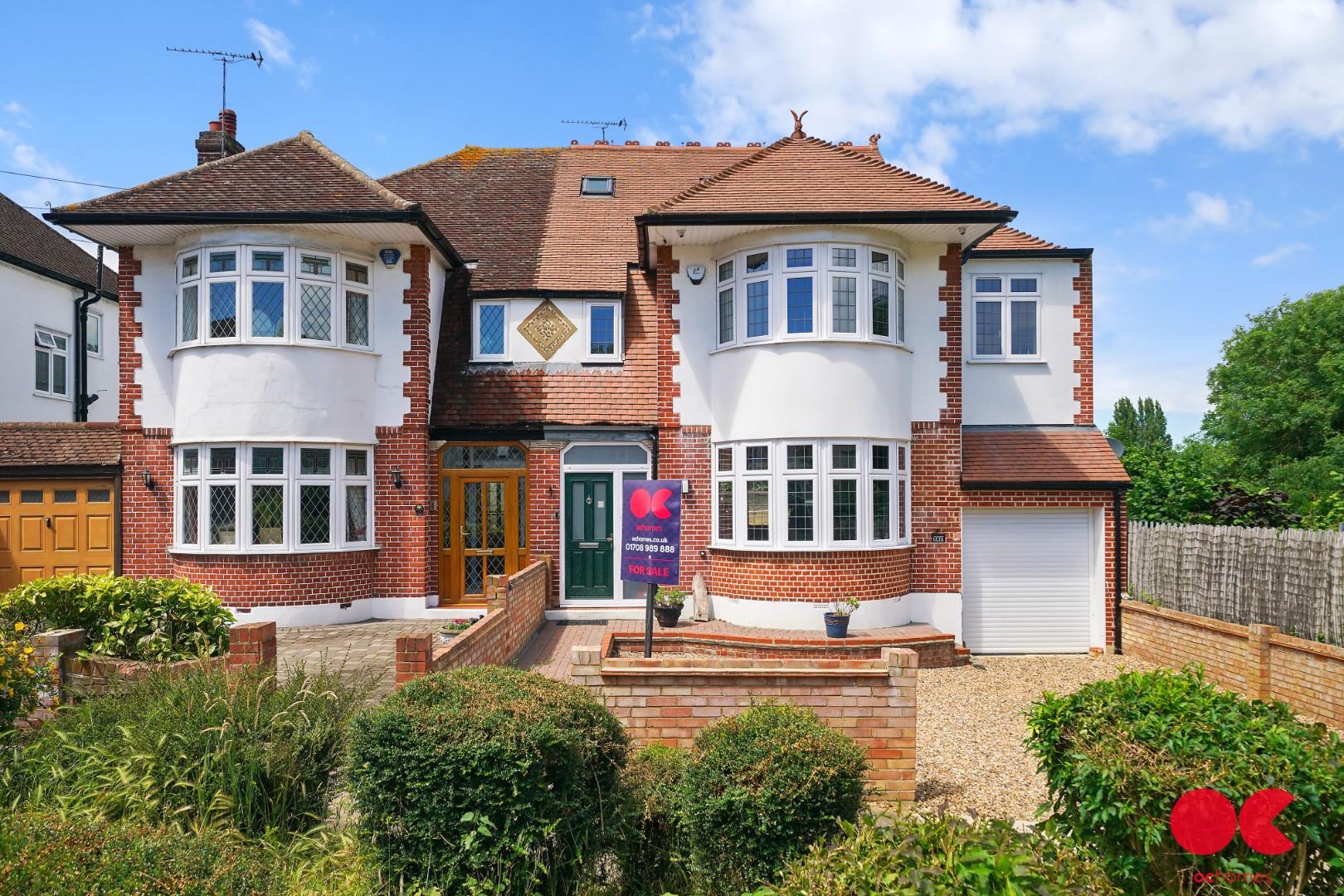 4 bed semi-detached house for sale in Parkland Avenue, Romford  - Property Image 2