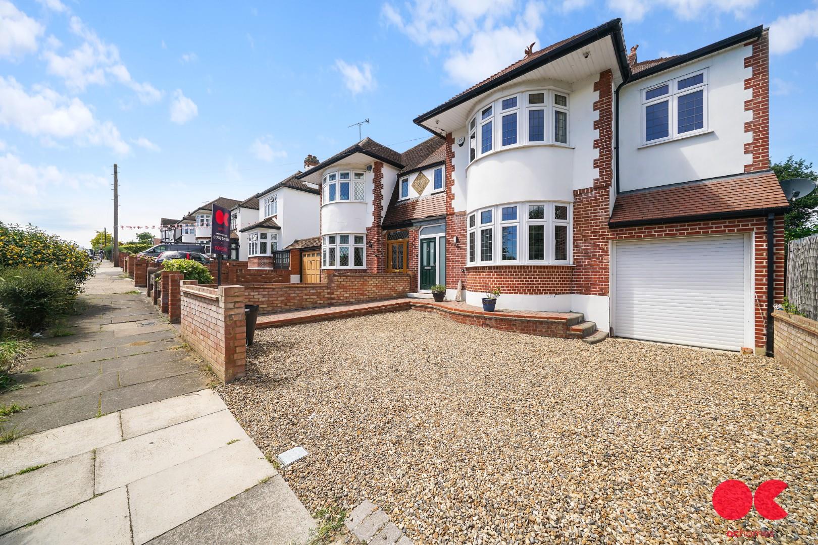 4 bed semi-detached house for sale in Parkland Avenue, Romford  - Property Image 51