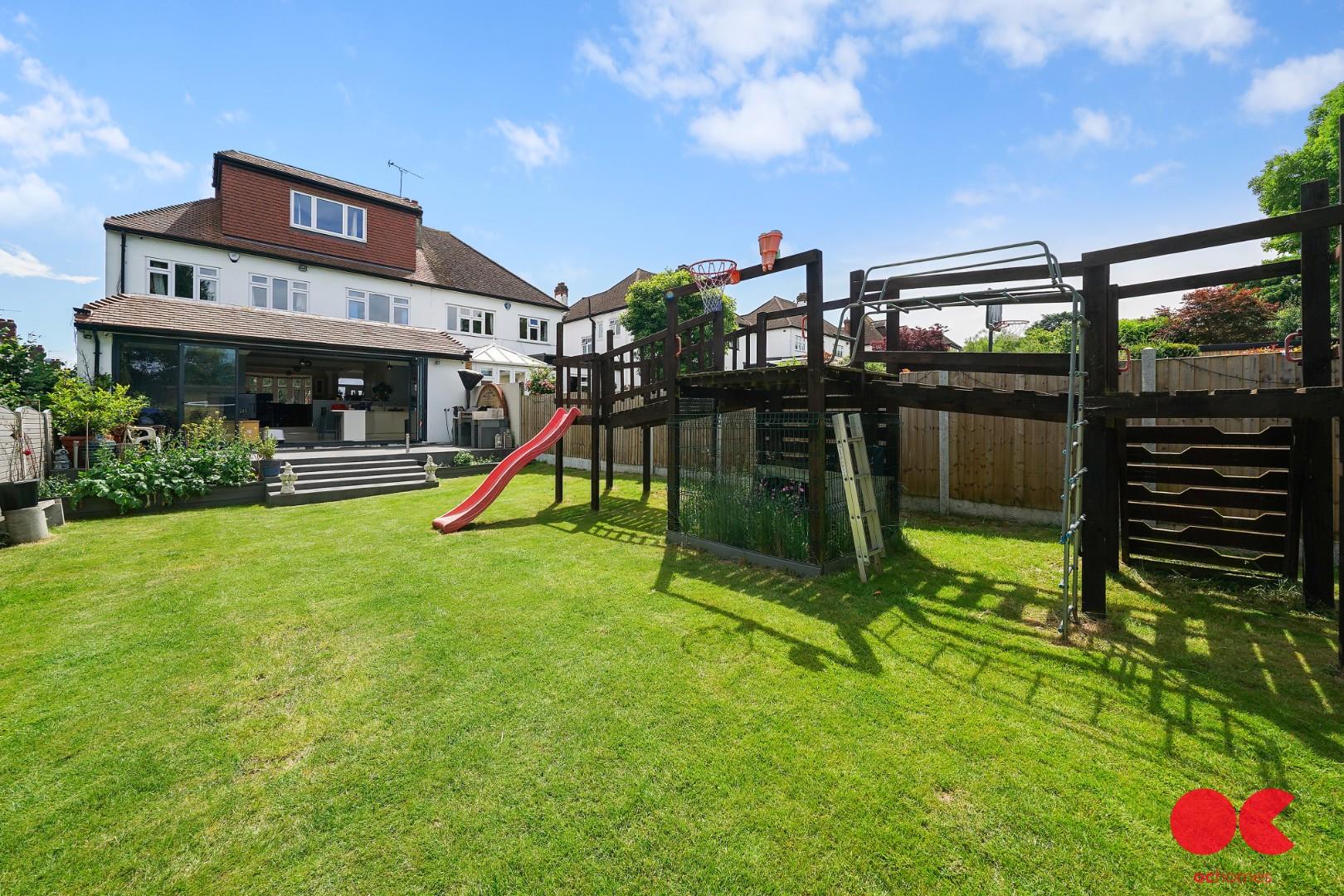 4 bed semi-detached house for sale in Parkland Avenue, Romford  - Property Image 50