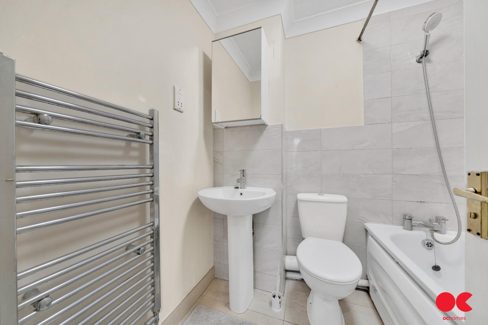 3 bed end of terrace house for sale in Dahlia Gardens, Ilford  - Property Image 5