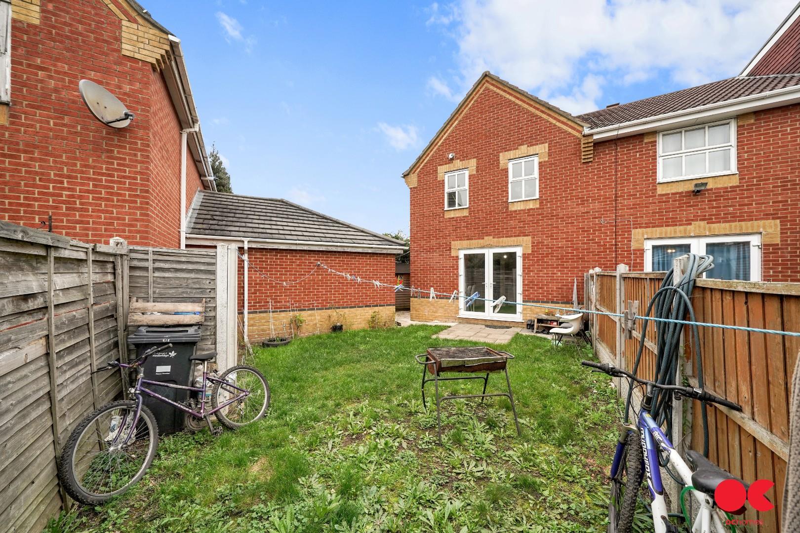 3 bed end of terrace house for sale in Dahlia Gardens, Ilford  - Property Image 27