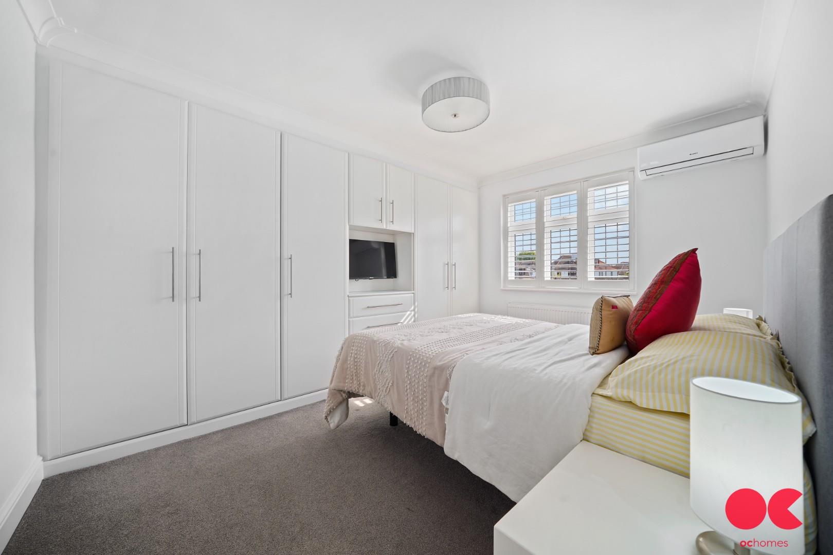 4 bed semi-detached house for sale in Repton Avenue, Gidea Park  - Property Image 8