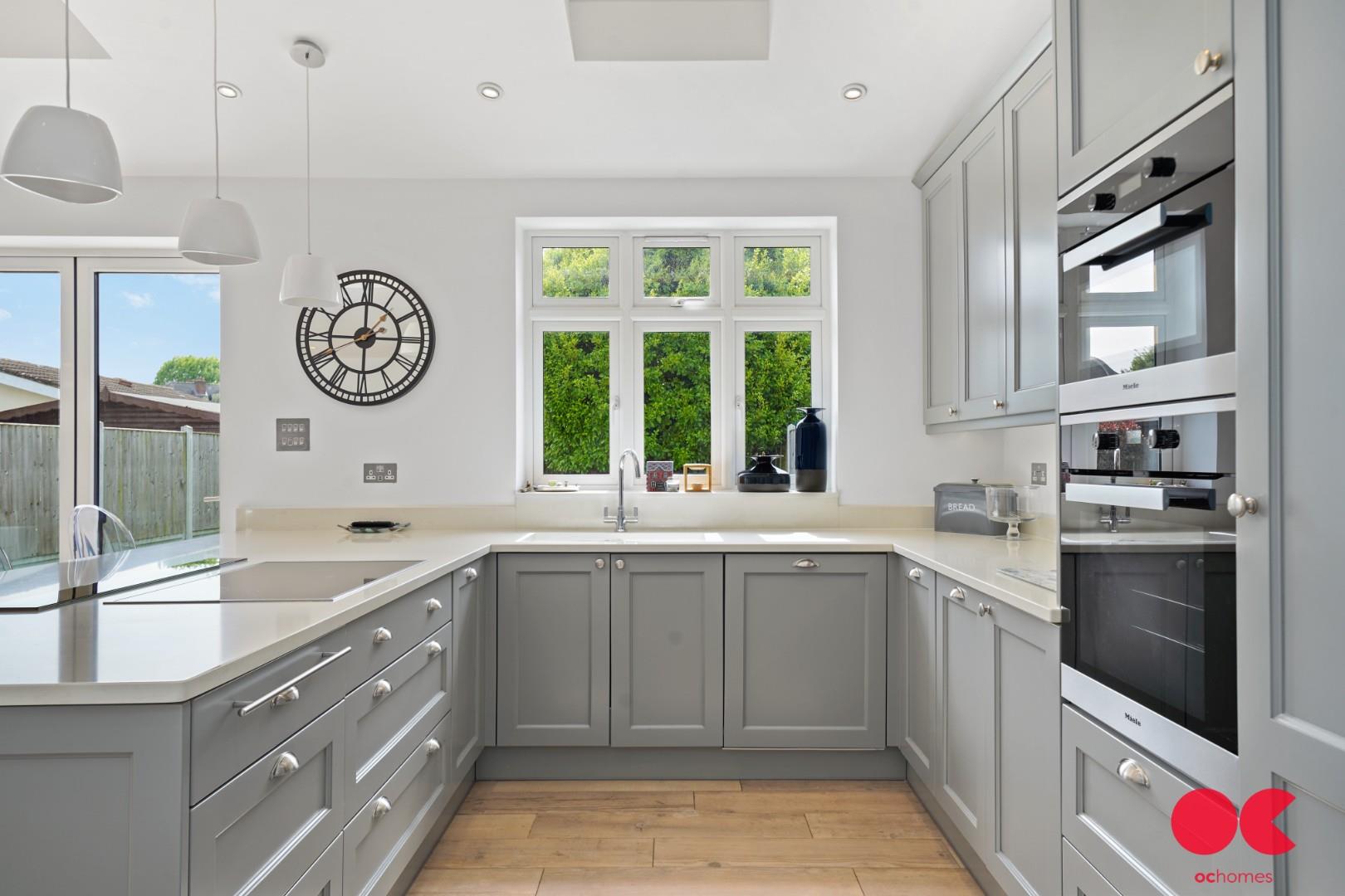 4 bed semi-detached house for sale in Repton Avenue, Gidea Park  - Property Image 3