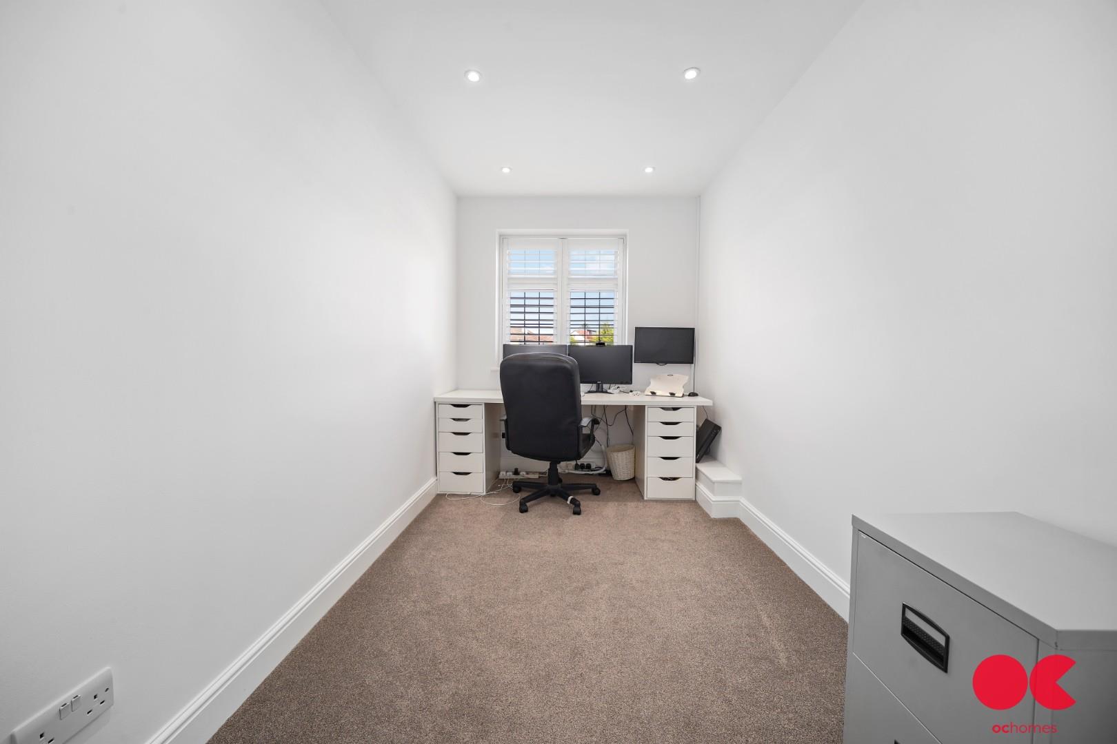 4 bed semi-detached house for sale in Repton Avenue, Gidea Park  - Property Image 27