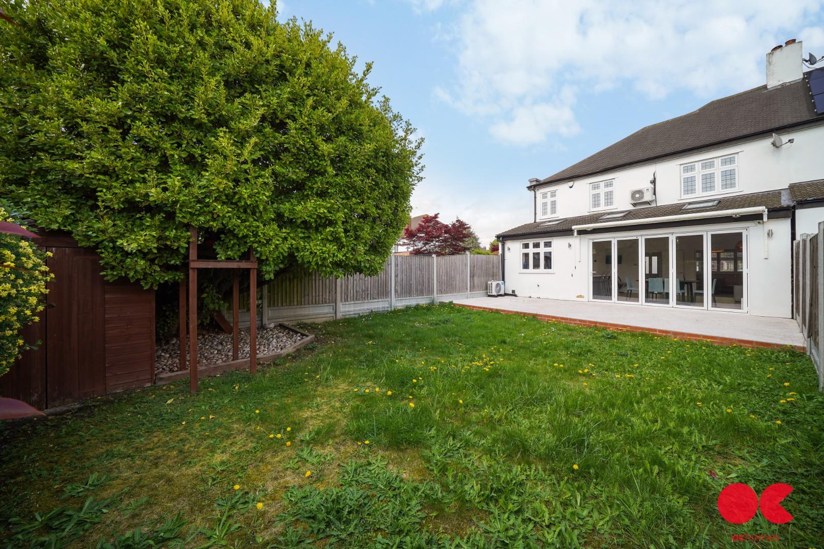 4 bed semi-detached house for sale in Repton Avenue, Gidea Park  - Property Image 29