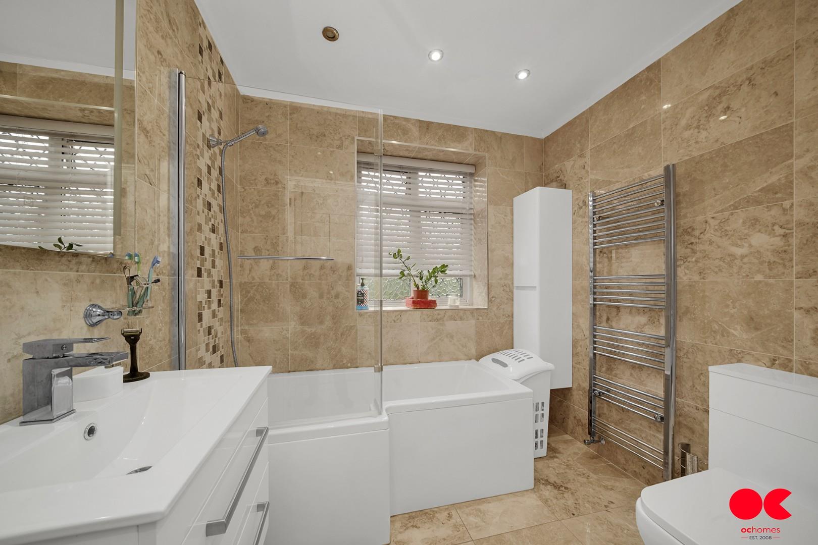 4 bed detached house for sale in Heath Drive, Gidea Park  - Property Image 4
