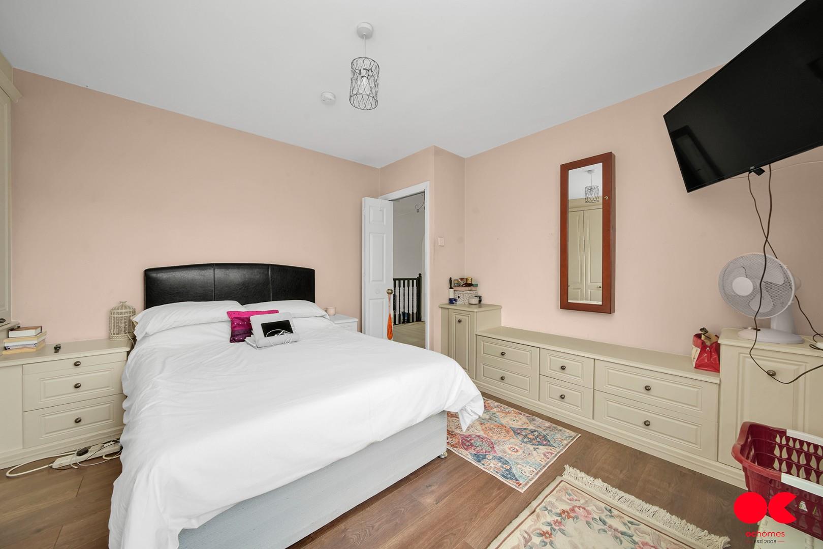 4 bed detached house for sale in Heath Drive, Gidea Park  - Property Image 19