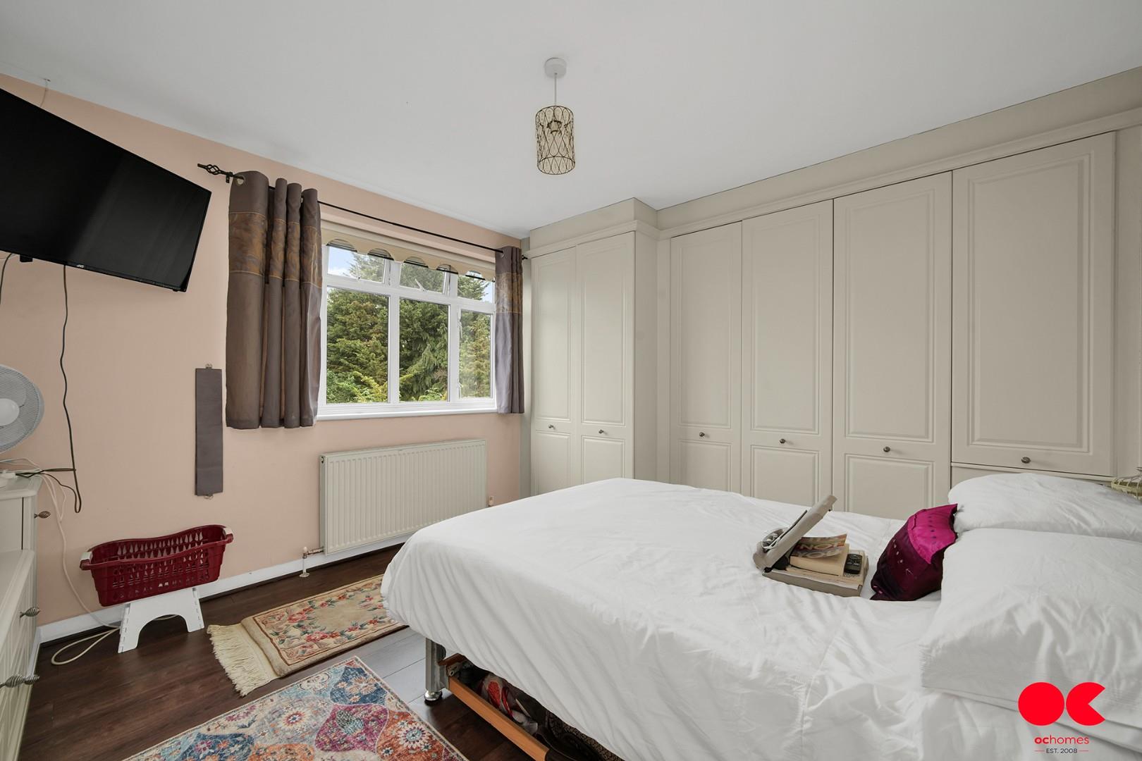 4 bed detached house for sale in Heath Drive, Gidea Park  - Property Image 18