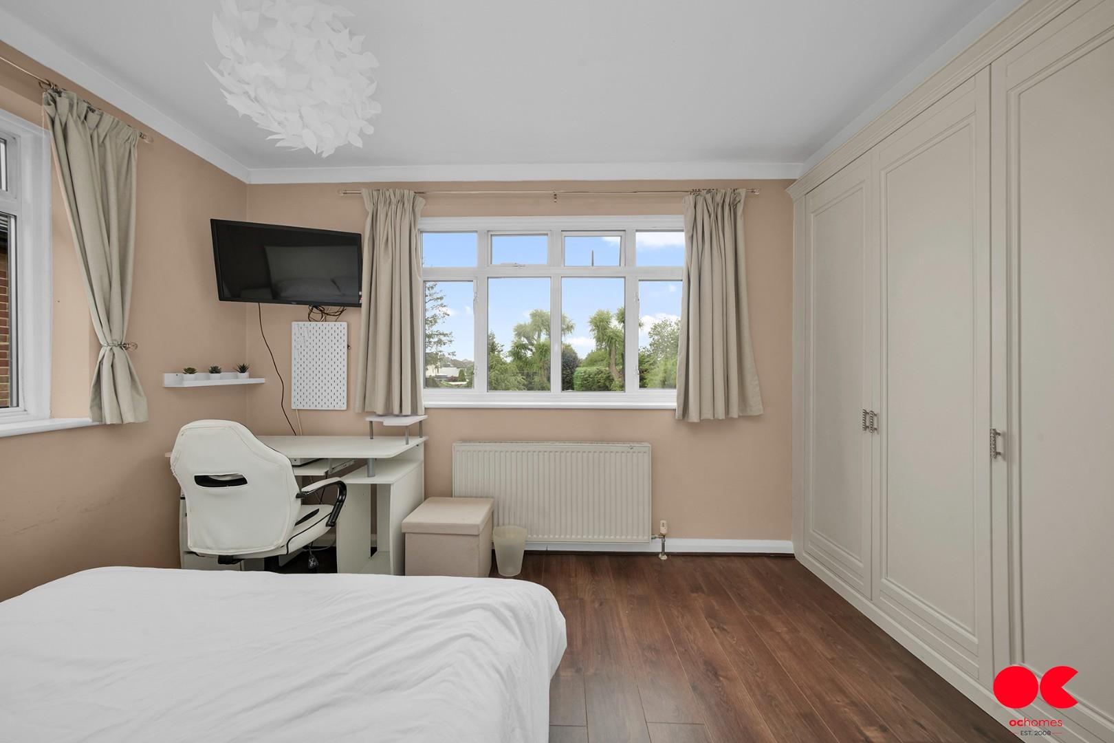 4 bed detached house for sale in Heath Drive, Gidea Park  - Property Image 17