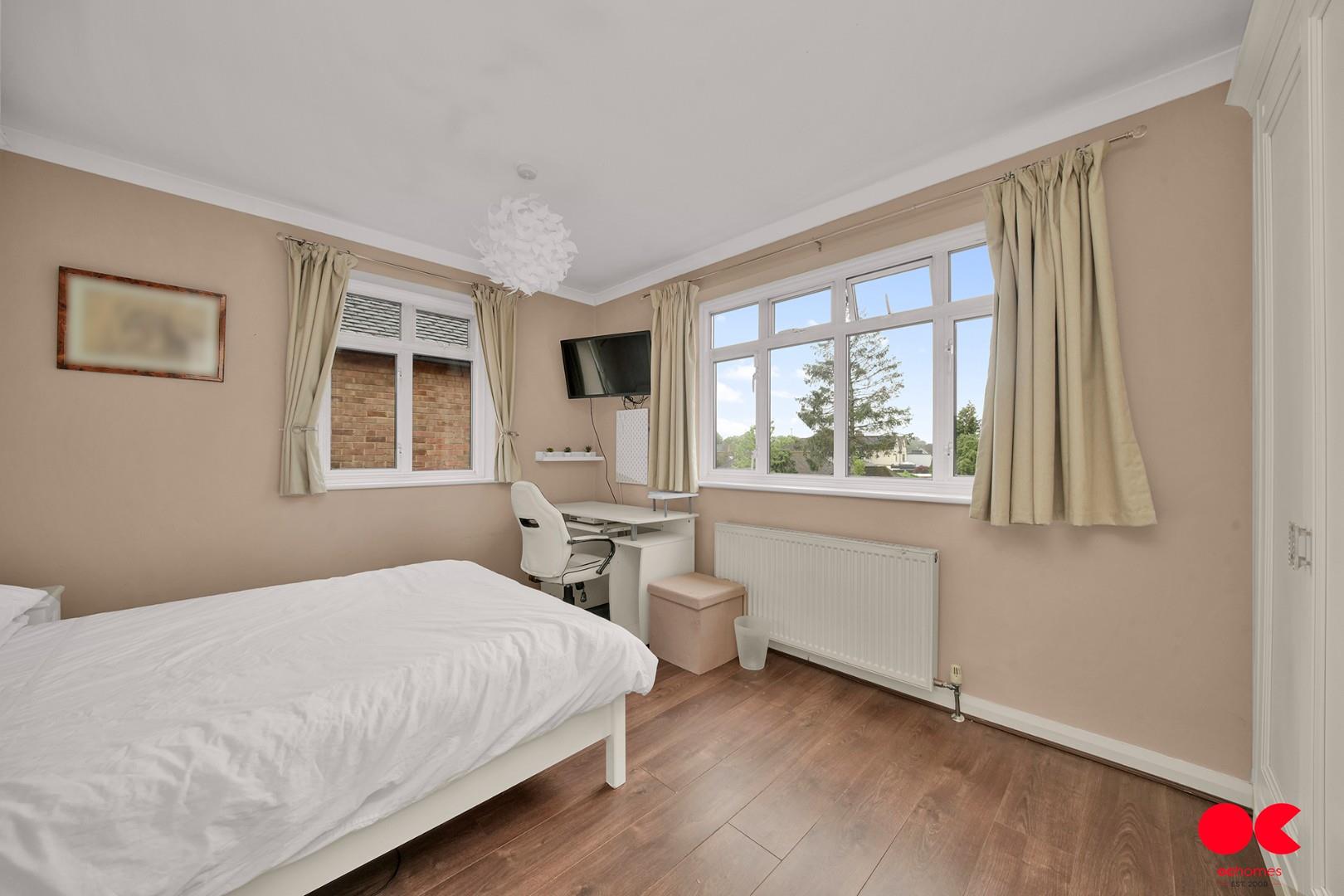 4 bed detached house for sale in Heath Drive, Gidea Park  - Property Image 15