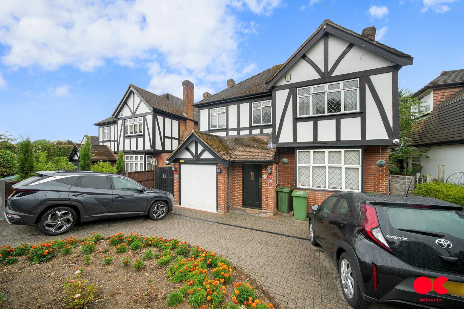 4 bed detached house for sale in Heath Drive, Gidea Park  - Property Image 25