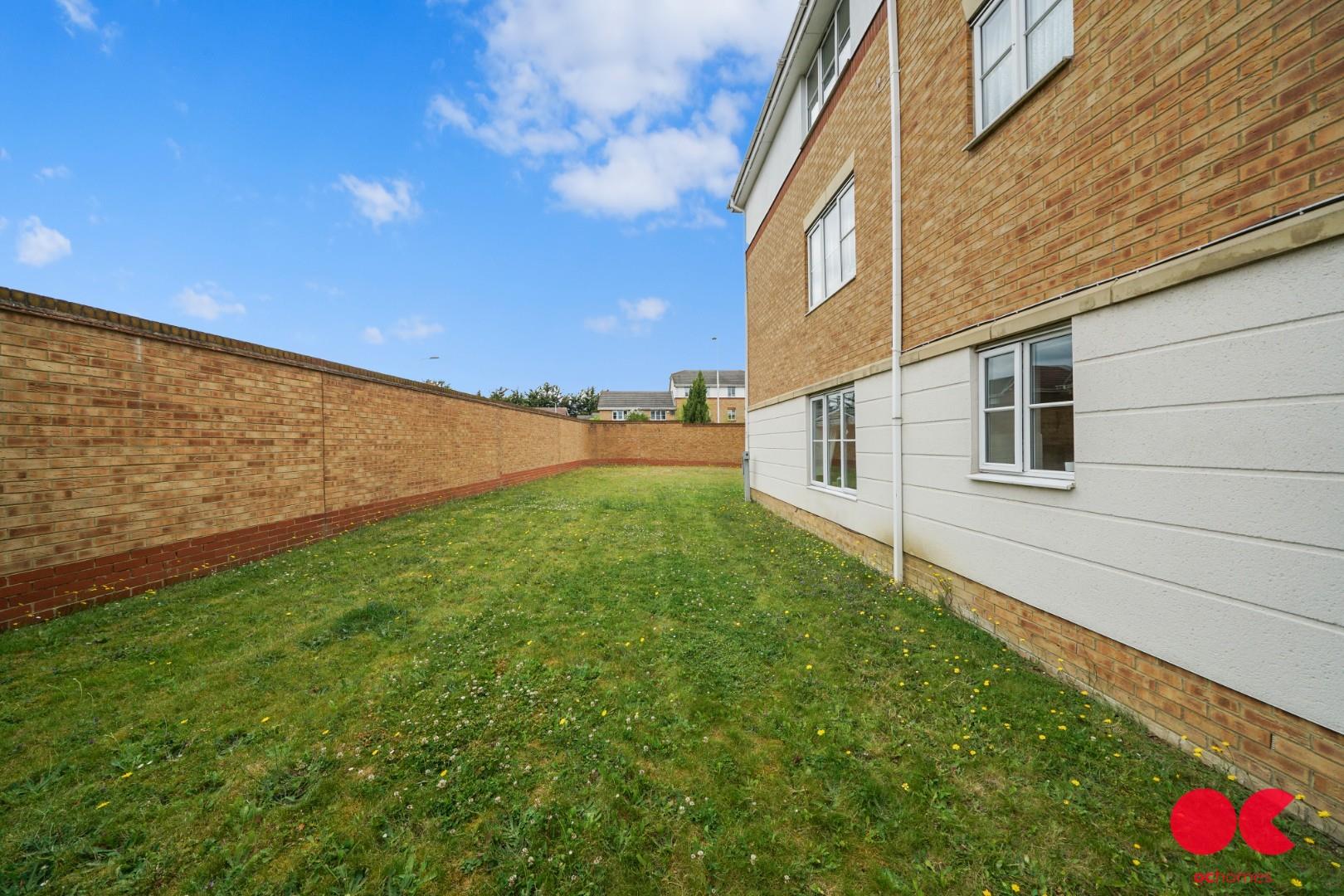 2 bed flat for sale in Bancroft Chase, Hornchurch  - Property Image 7