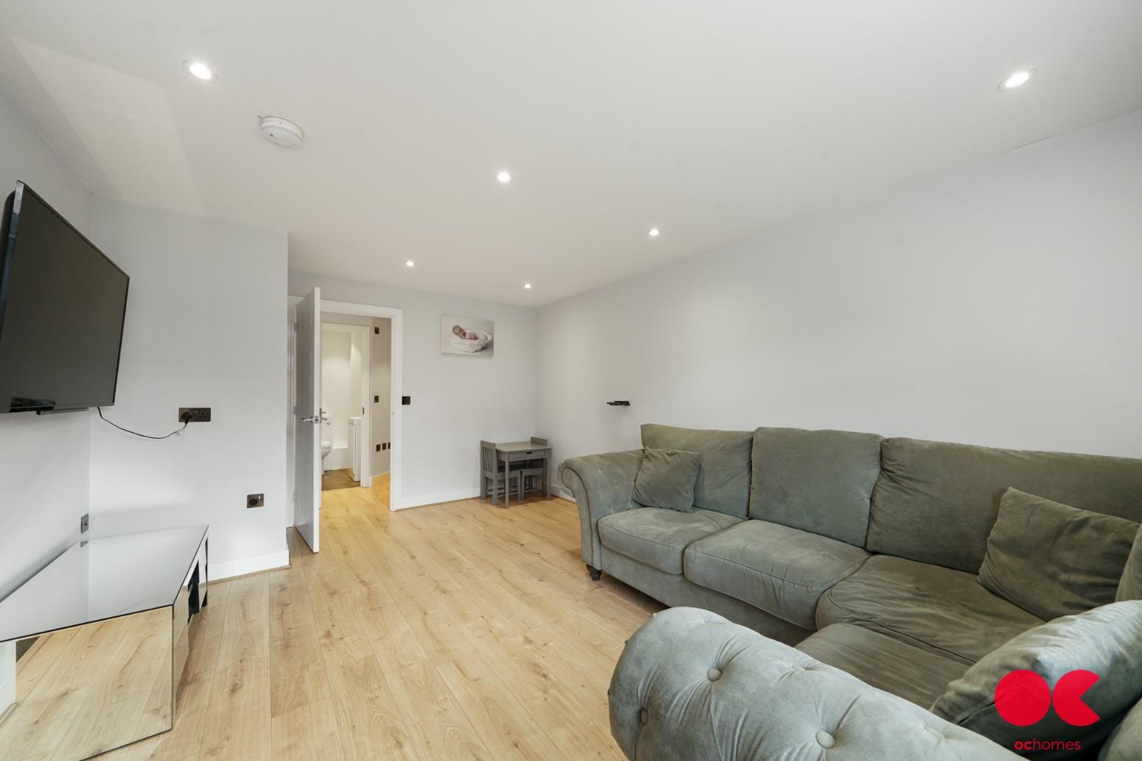 2 bed flat for sale in Bancroft Chase, Hornchurch  - Property Image 16