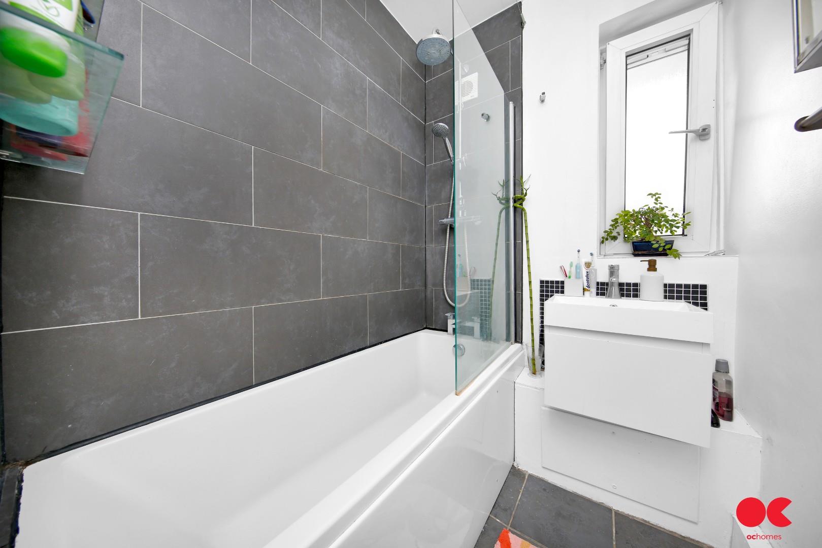 2 bed flat to rent in Approach Road, Bethnal Green  - Property Image 4