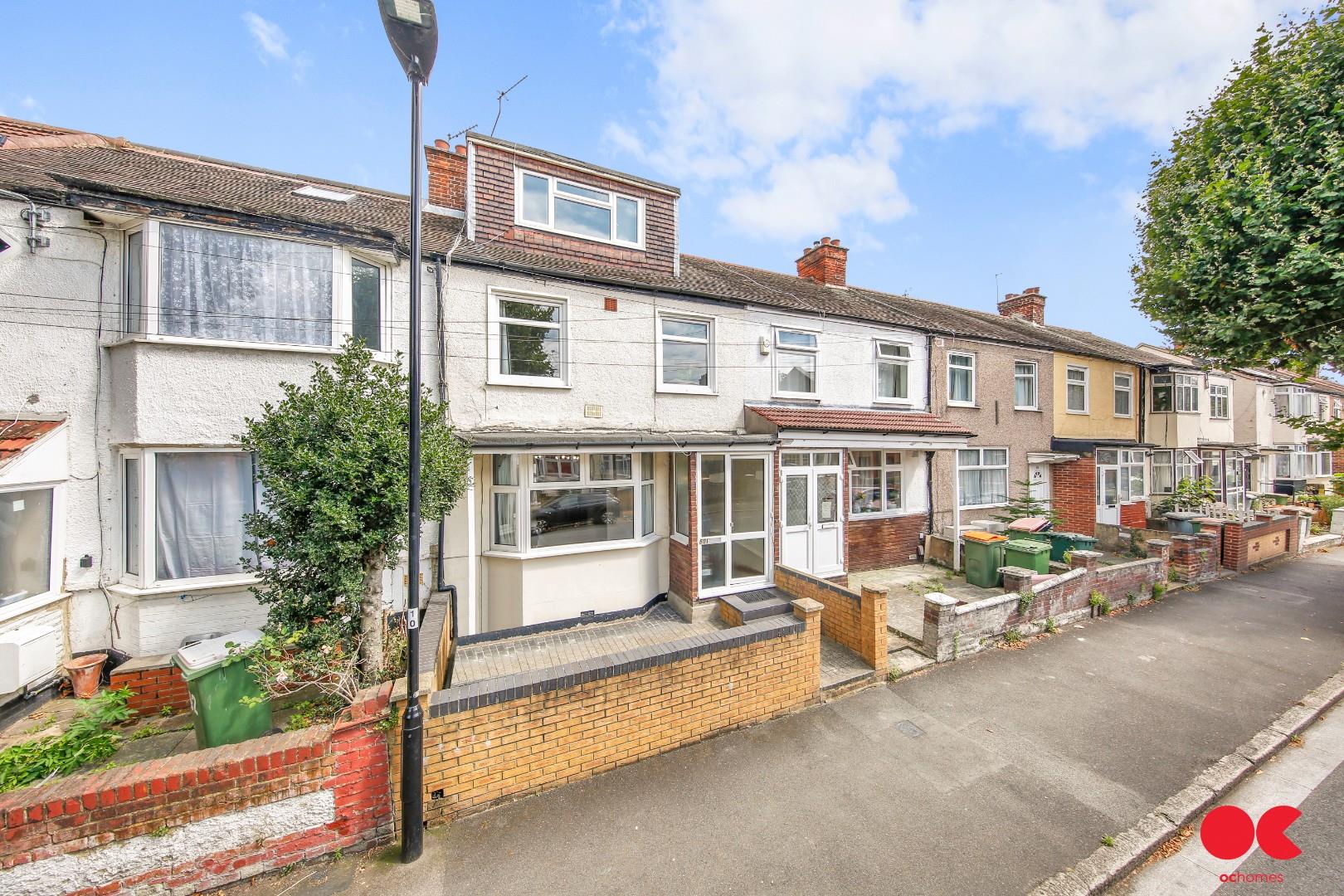 4 bed terraced house for sale in Gainsborough Avenue, Manor Park  - Property Image 6