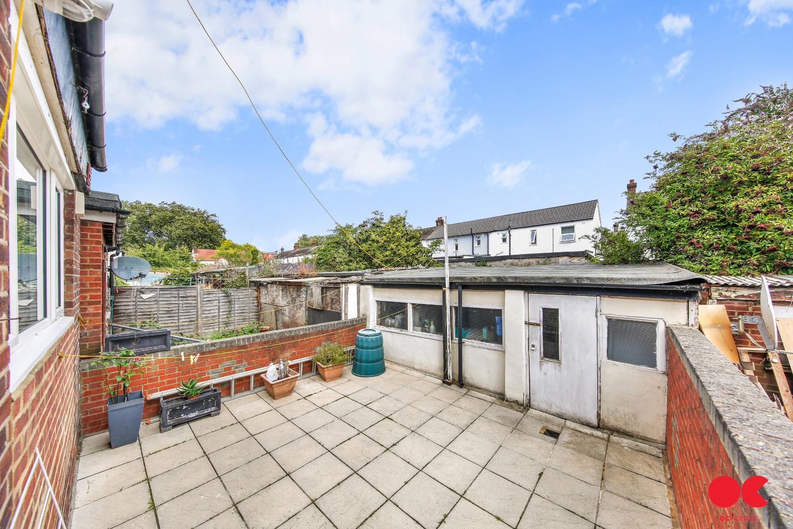 4 bed terraced house for sale in Gainsborough Avenue, Manor Park  - Property Image 5