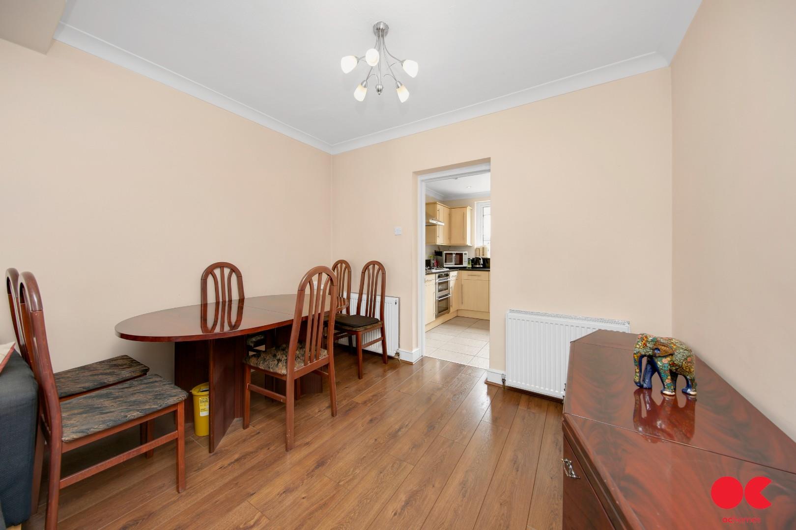 4 bed terraced house for sale in Gainsborough Avenue, Manor Park  - Property Image 11