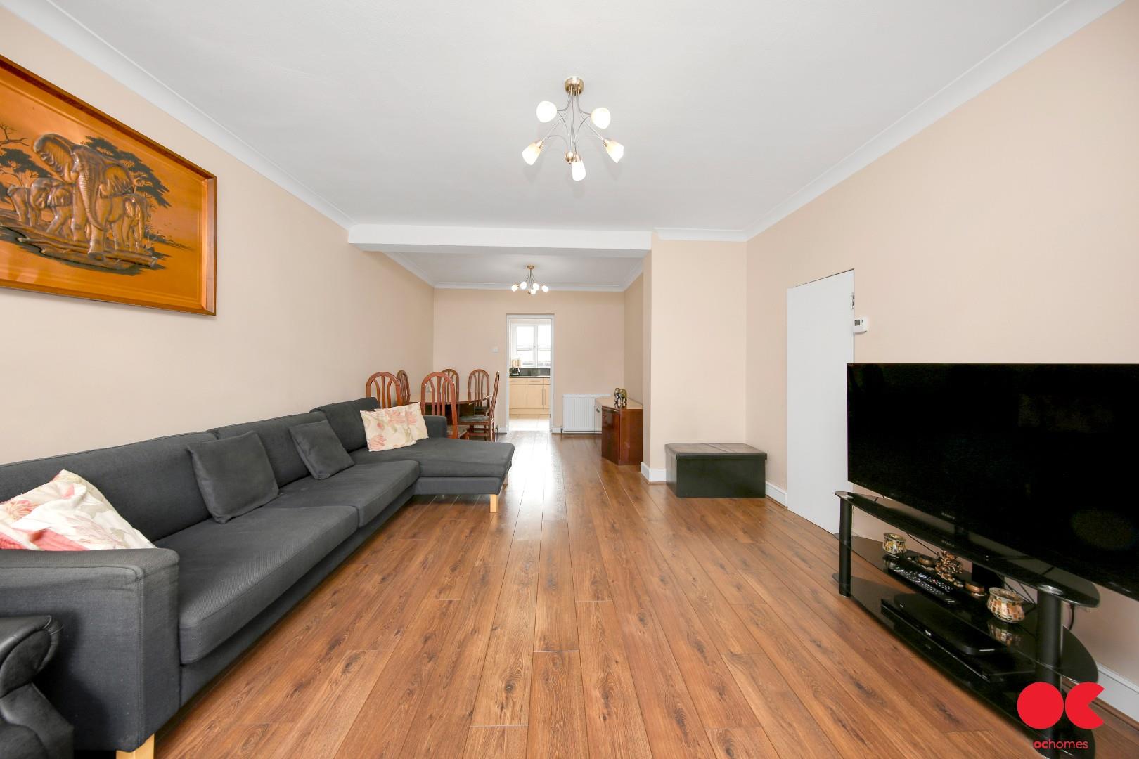 4 bed terraced house for sale in Gainsborough Avenue, Manor Park  - Property Image 21