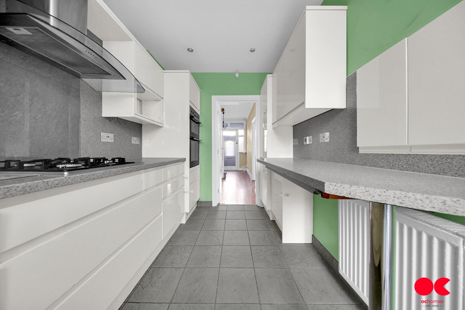 3 bed end of terrace house to rent in Hatley Avenue, Barkingside  - Property Image 9