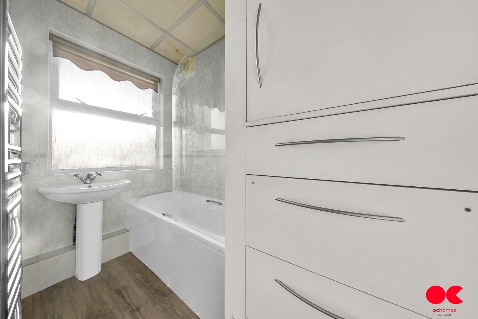 3 bed end of terrace house to rent in Hatley Avenue, Barkingside  - Property Image 29