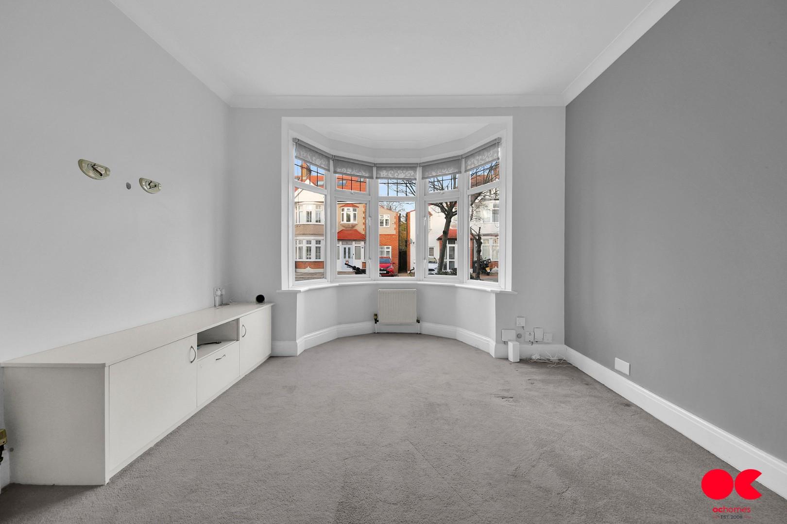 3 bed end of terrace house to rent in Hatley Avenue, Barkingside  - Property Image 3