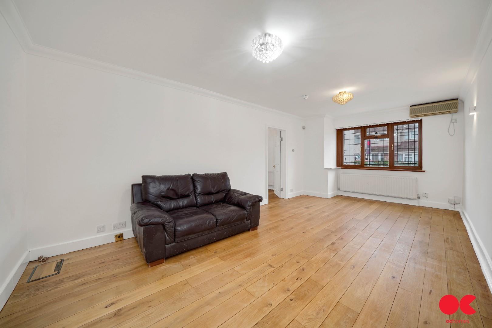 4 bed semi-detached house to rent in Calbourne Avenue, Hornchurch  - Property Image 8